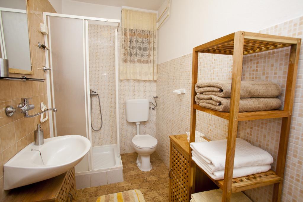 Apartments Marija Vrbnik Exterior photo
